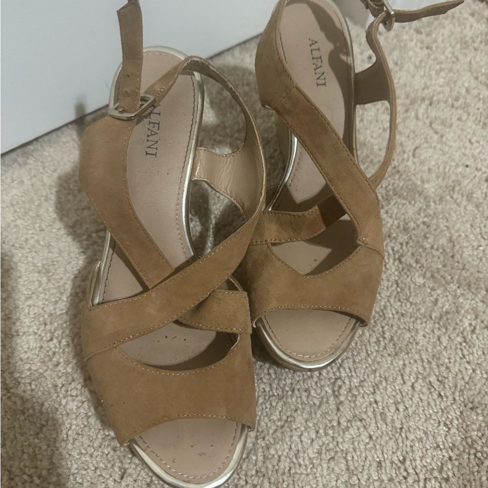 brown wedges
